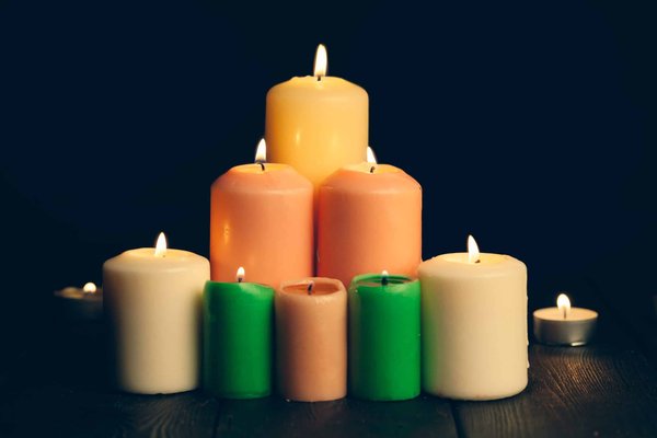 Quels sont les messages véhiculés par les plaques funéraires ?