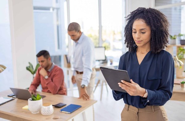 Quels services spécifiques propose l'agence MYM à ses clients ?