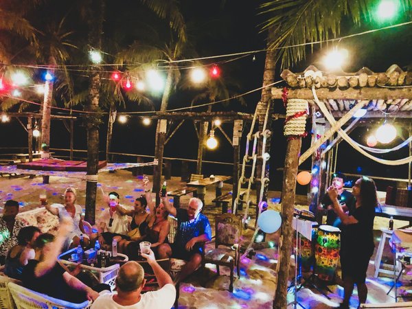 Comment choisir parmi les agences événementielles spécialisées dans le booking des stars de la musique française ?